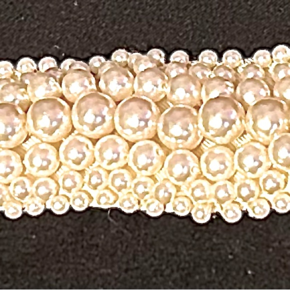 Vintage faux pearl bracelet!
